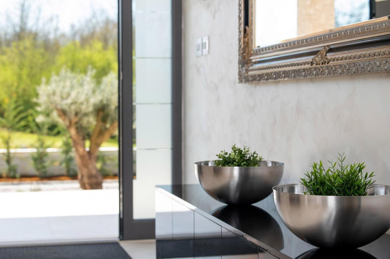 Luxury Villa Santa Cruz With Xl Pool And Jacuzzi Potpićan 외부 사진