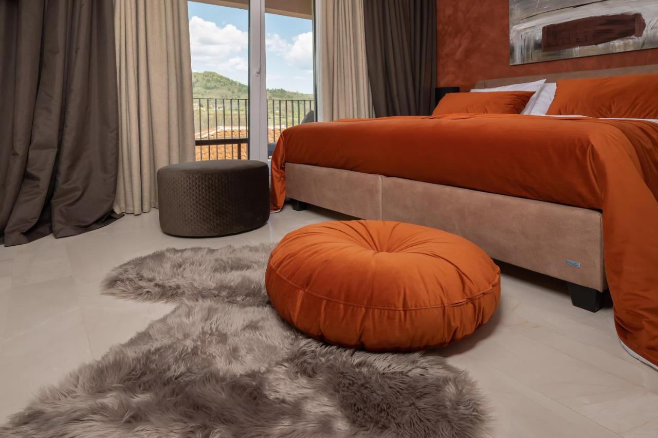 Luxury Villa Santa Cruz With Xl Pool And Jacuzzi Potpićan 외부 사진