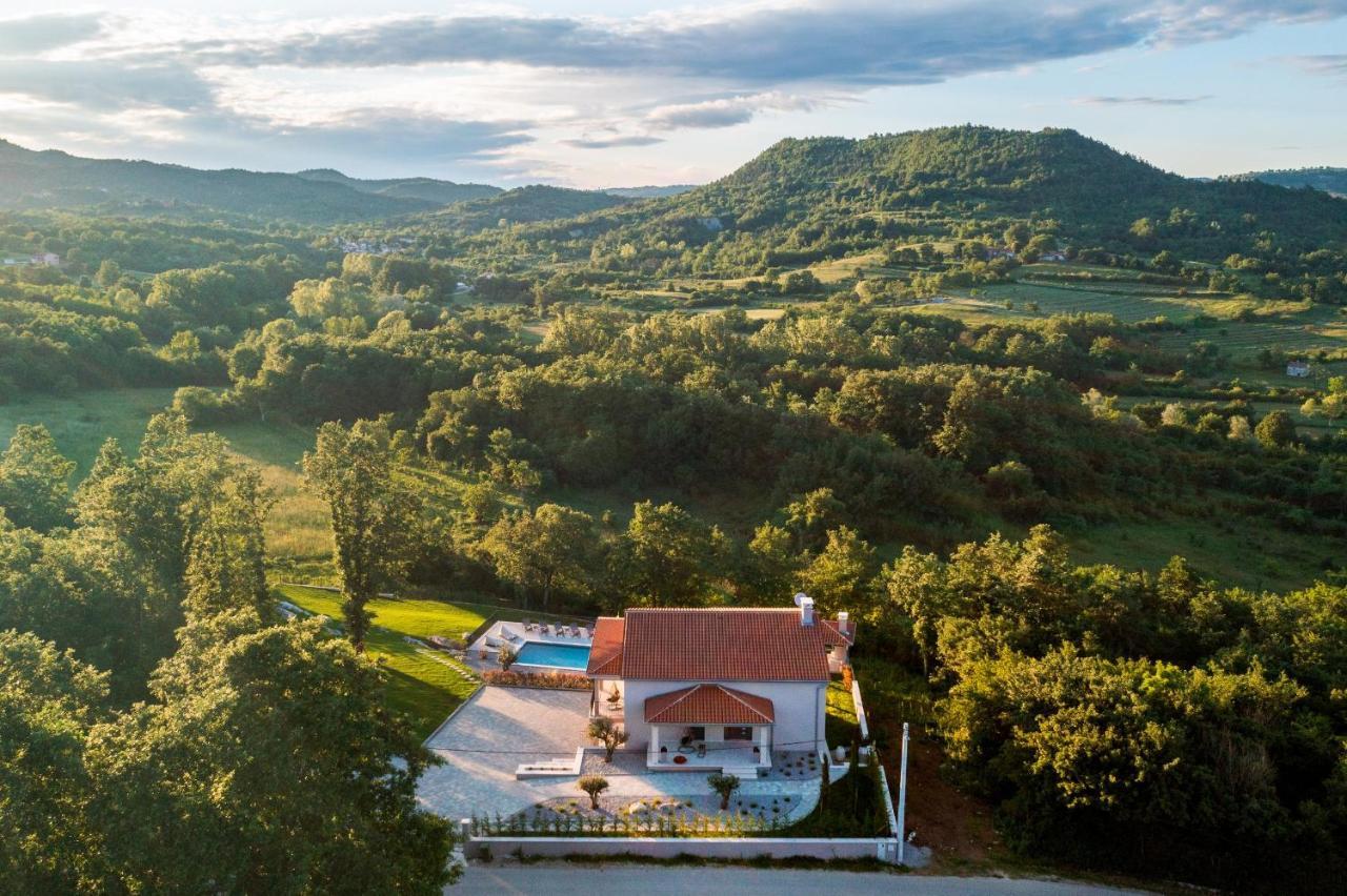 Luxury Villa Santa Cruz With Xl Pool And Jacuzzi Potpićan 외부 사진