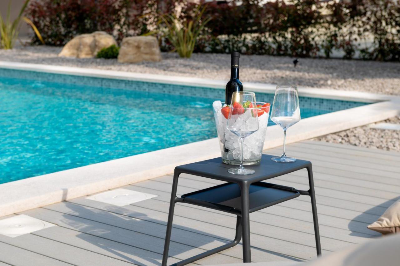 Luxury Villa Santa Cruz With Xl Pool And Jacuzzi Potpićan 외부 사진