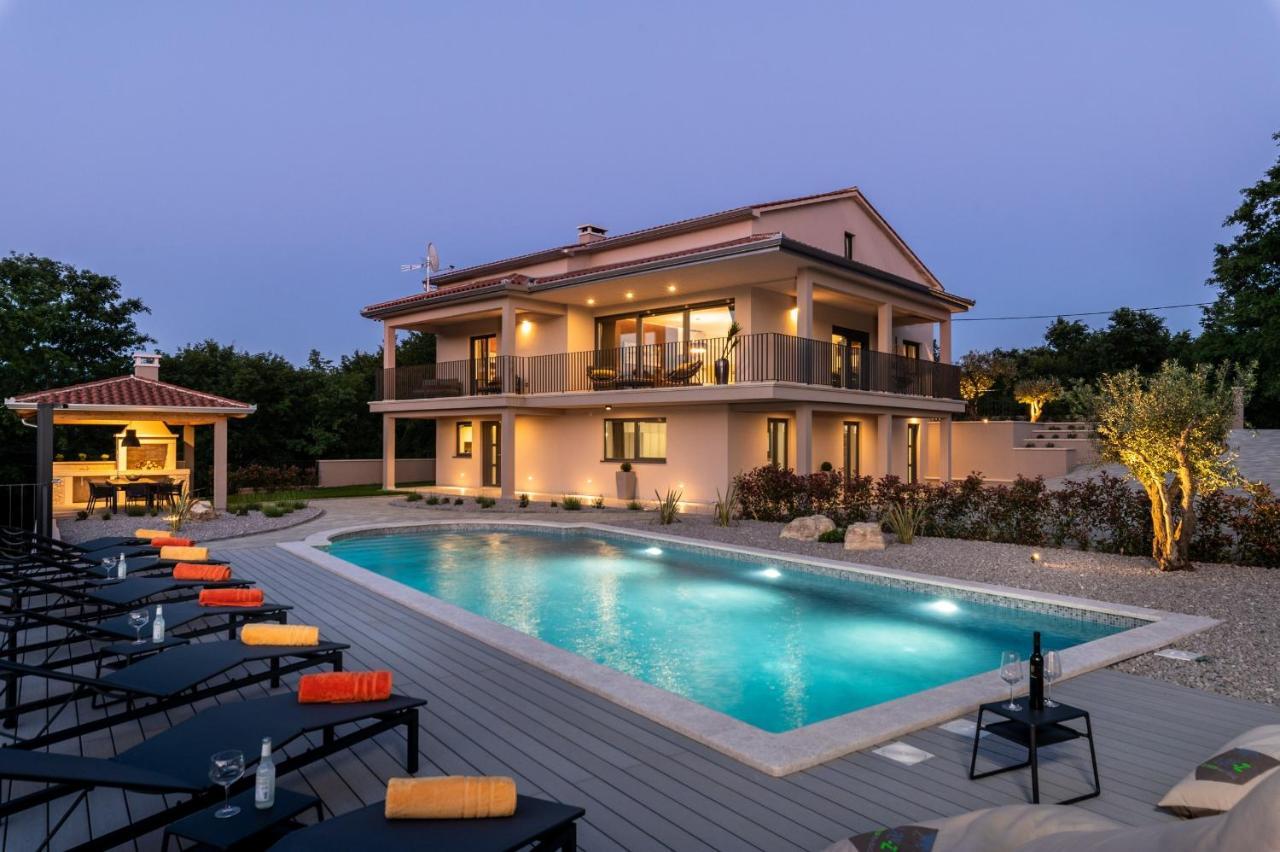 Luxury Villa Santa Cruz With Xl Pool And Jacuzzi Potpićan 외부 사진
