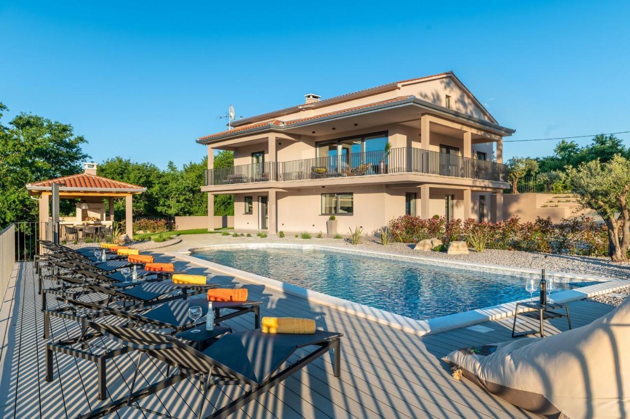 Luxury Villa Santa Cruz With Xl Pool And Jacuzzi Potpićan 외부 사진