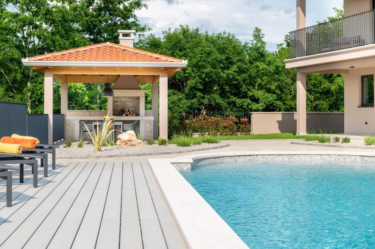 Luxury Villa Santa Cruz With Xl Pool And Jacuzzi Potpićan 외부 사진