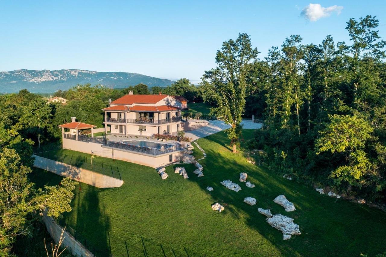 Luxury Villa Santa Cruz With Xl Pool And Jacuzzi Potpićan 외부 사진