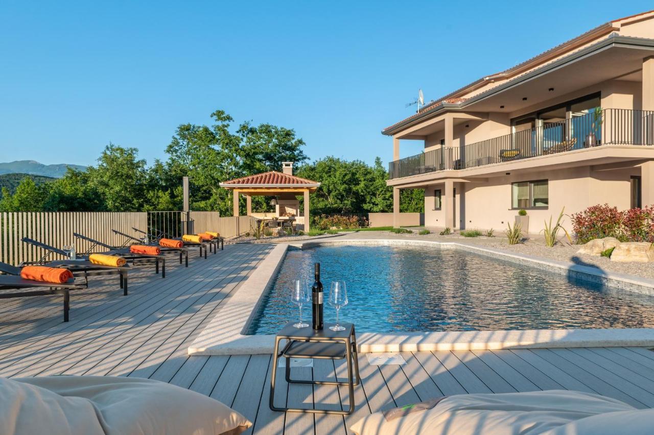 Luxury Villa Santa Cruz With Xl Pool And Jacuzzi Potpićan 외부 사진