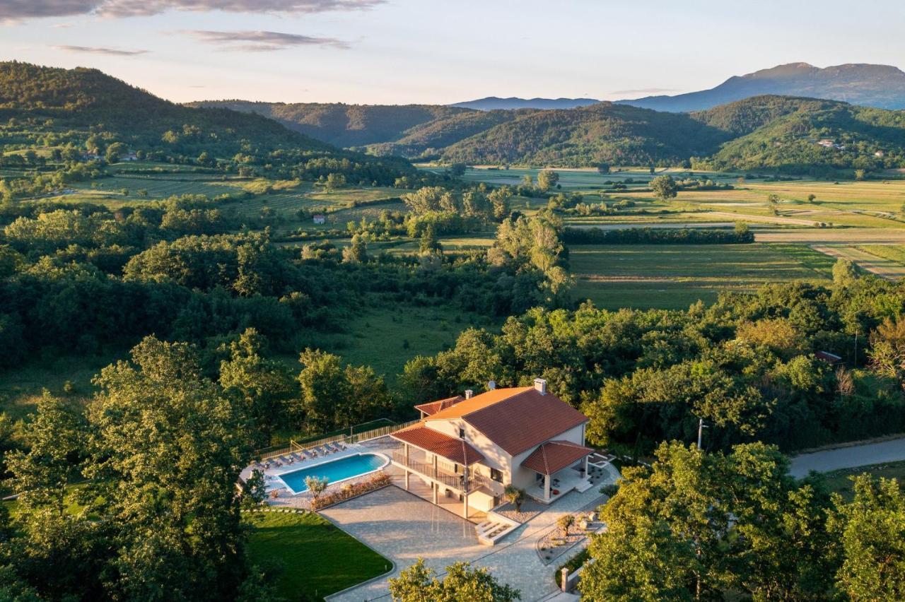 Luxury Villa Santa Cruz With Xl Pool And Jacuzzi Potpićan 외부 사진