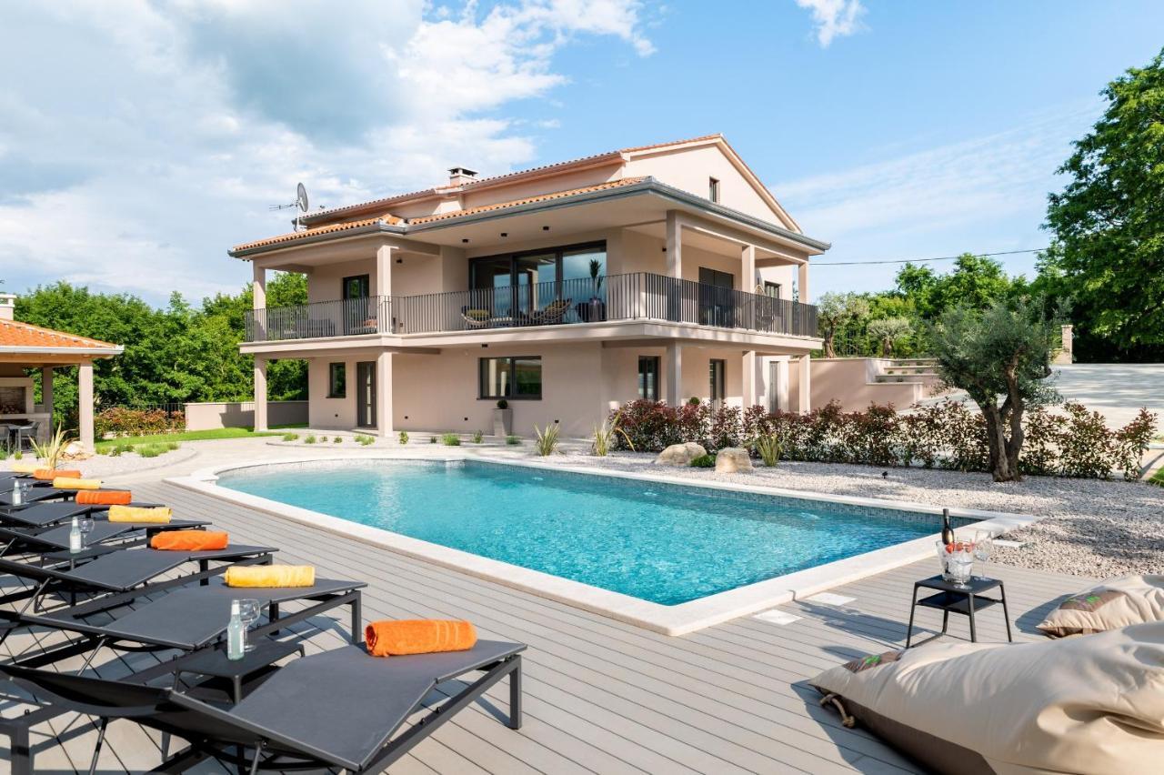 Luxury Villa Santa Cruz With Xl Pool And Jacuzzi Potpićan 외부 사진